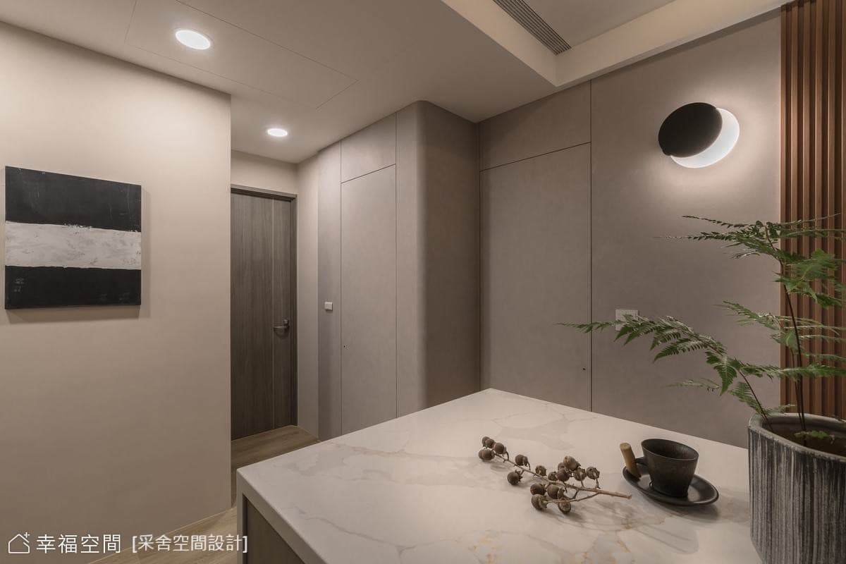 現代風客廳灰階牆面