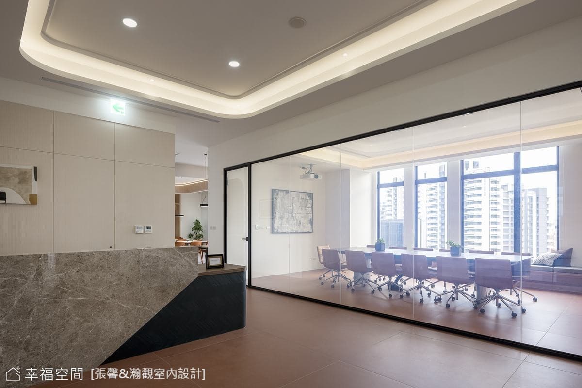 現代辦公空間玻璃隔間設計