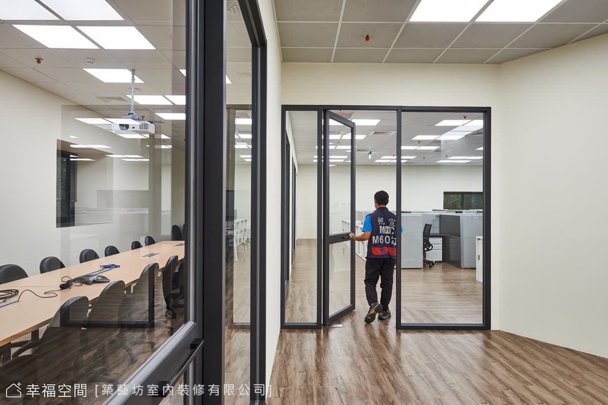 打開封閉水泥倉庫 為科技廠辦挹注人性溫度｜簡約風｜225坪