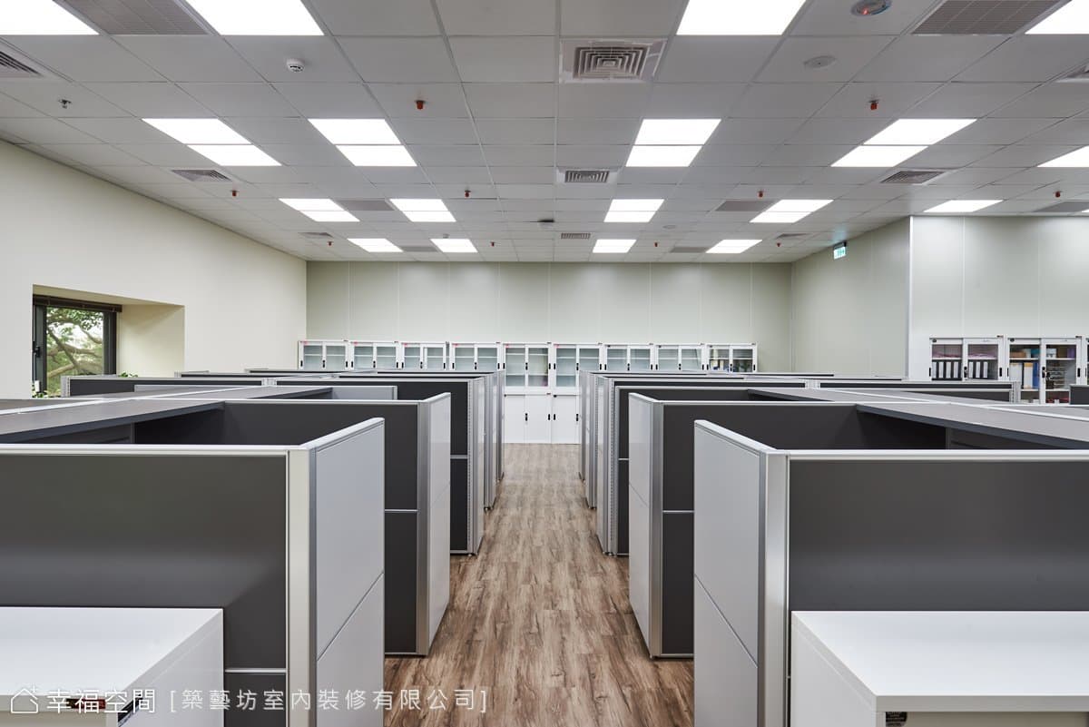 打開封閉水泥倉庫 為科技廠辦挹注人性溫度｜簡約風｜225坪