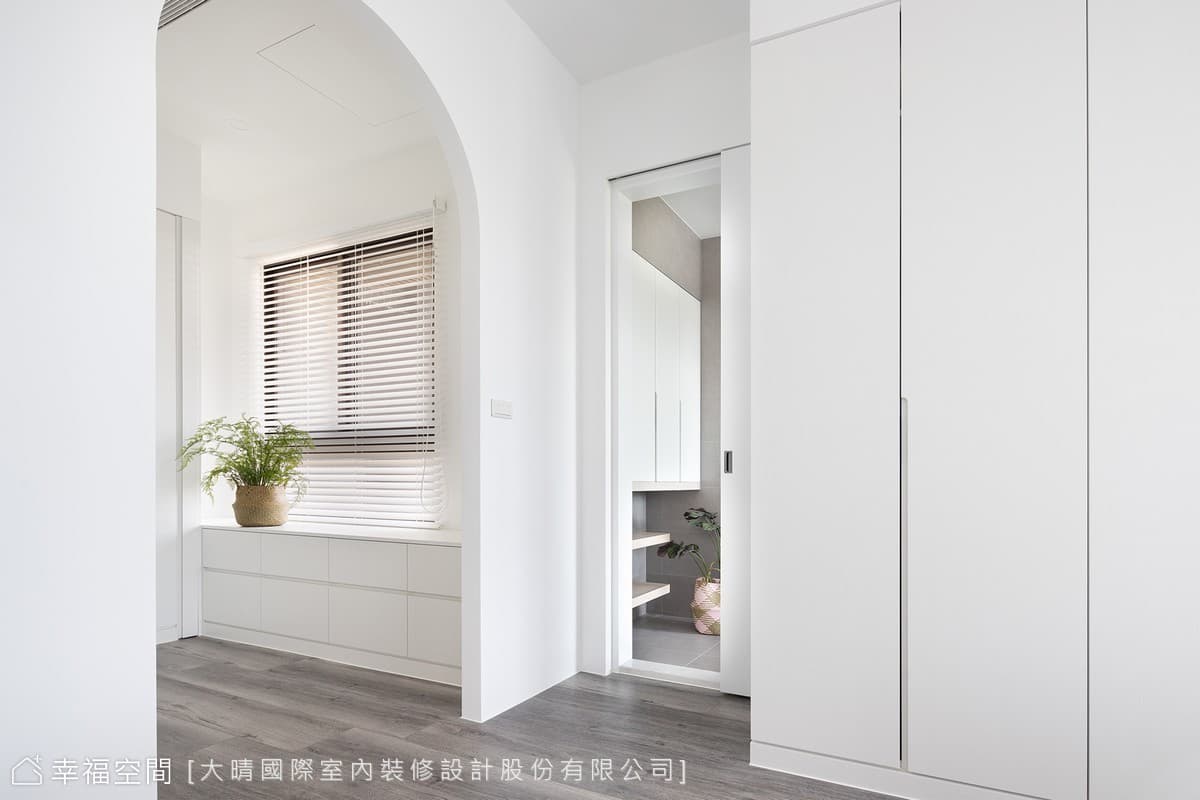 信任摯晴 優雅淨白女性都會宅