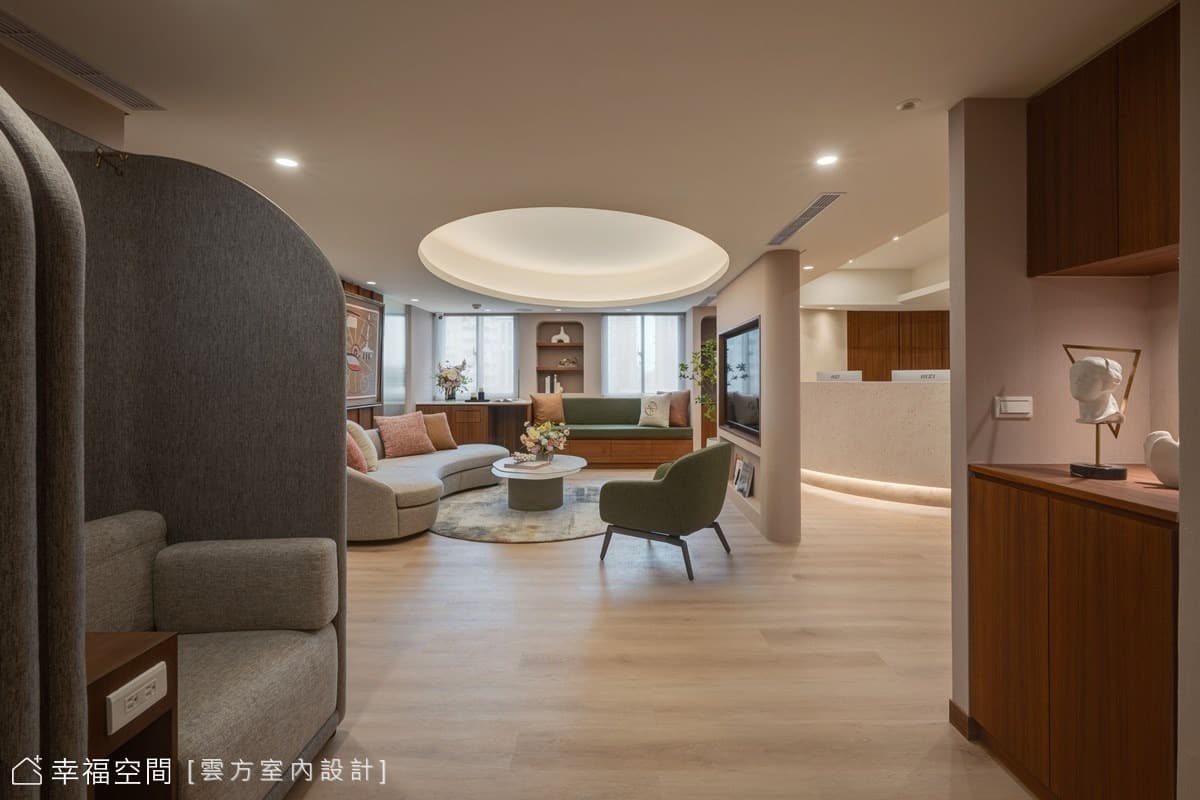 揮別冰冷印象  百坪診所體現家的溫潤自在｜現代風｜100坪