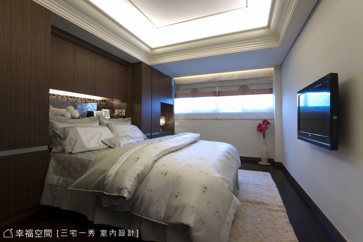主臥床頭