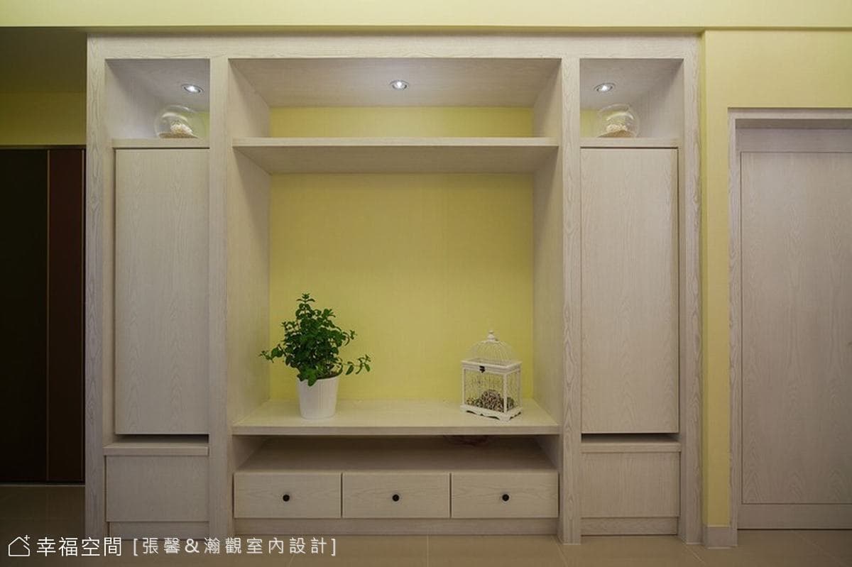 客廳望向餐廳