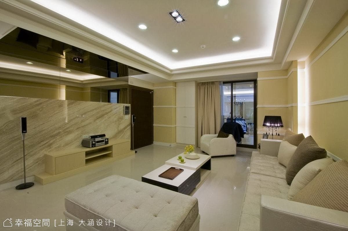 客廳望向玄關