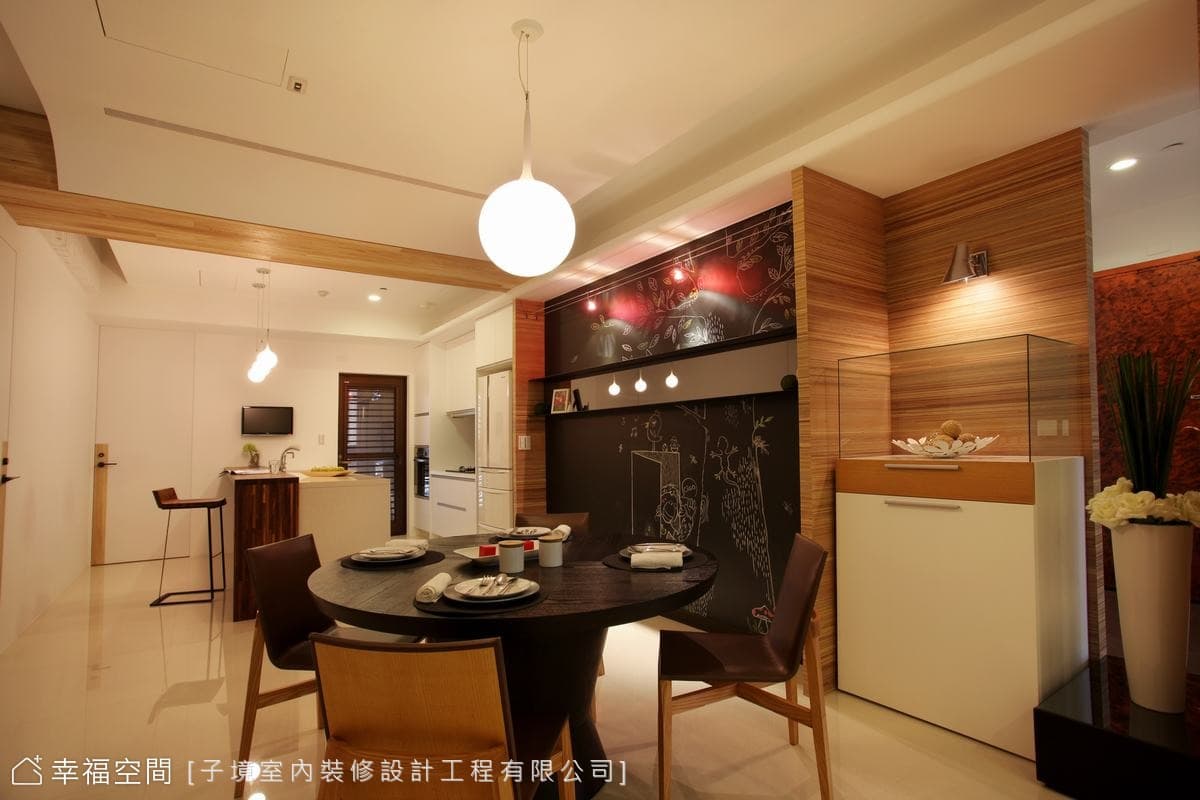 餐廳望向廚房