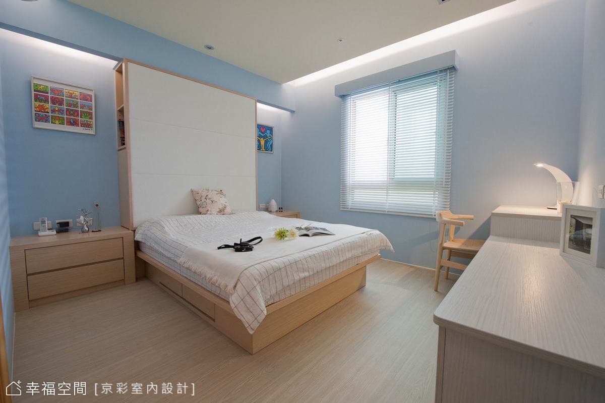 主臥床頭