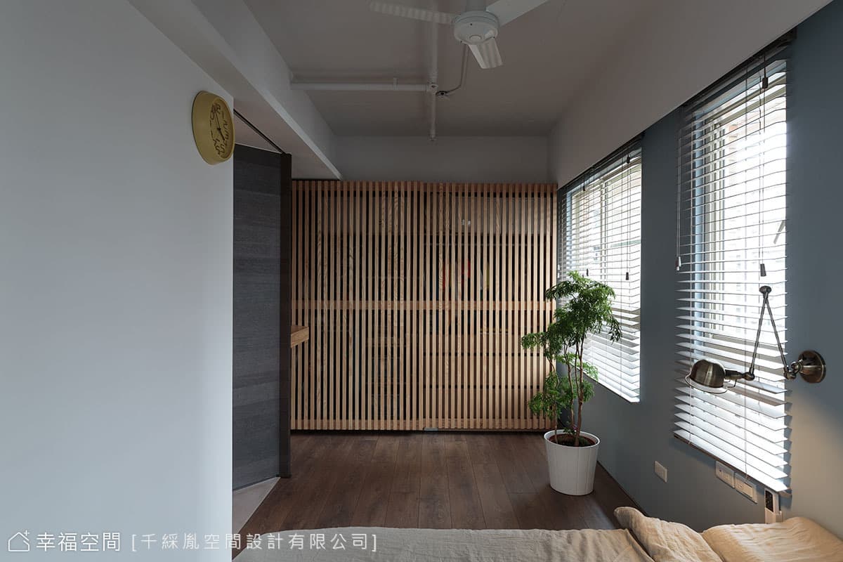 主臥衣櫃