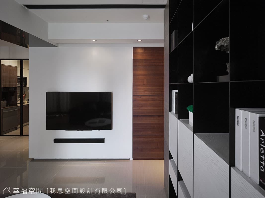 電視牆與書櫃