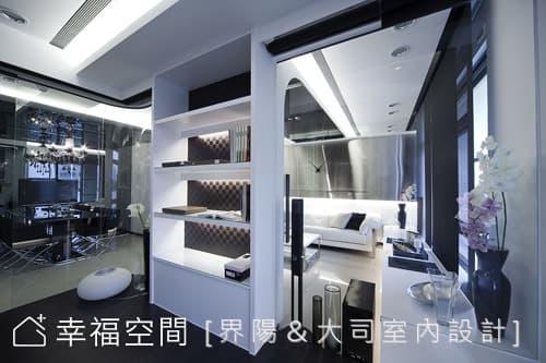 和式看向客廳及餐廳