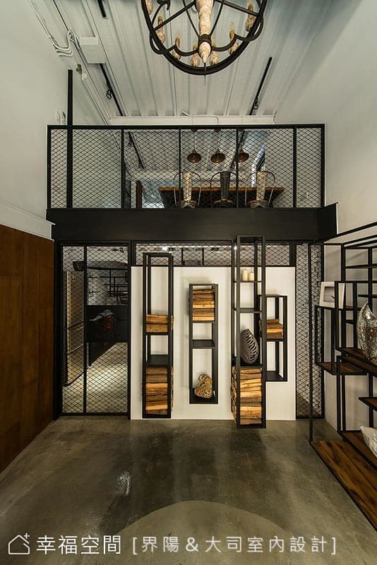 入口展示櫃