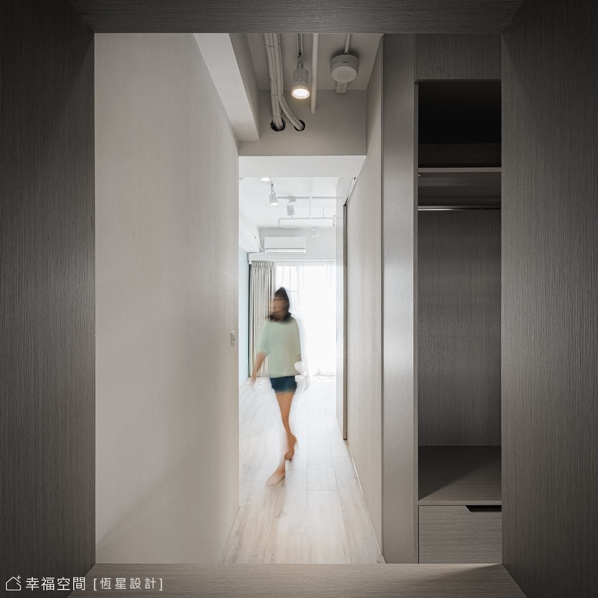 兩個人一隻狗 我們就是一個家